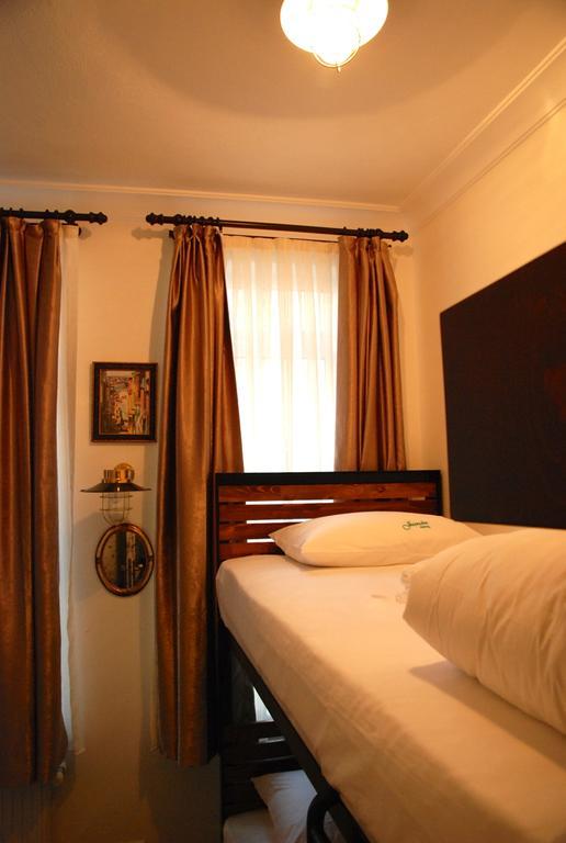 Jumba Hostel Истанбул Екстериор снимка