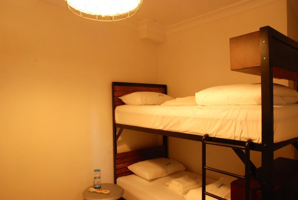 Jumba Hostel Истанбул Екстериор снимка
